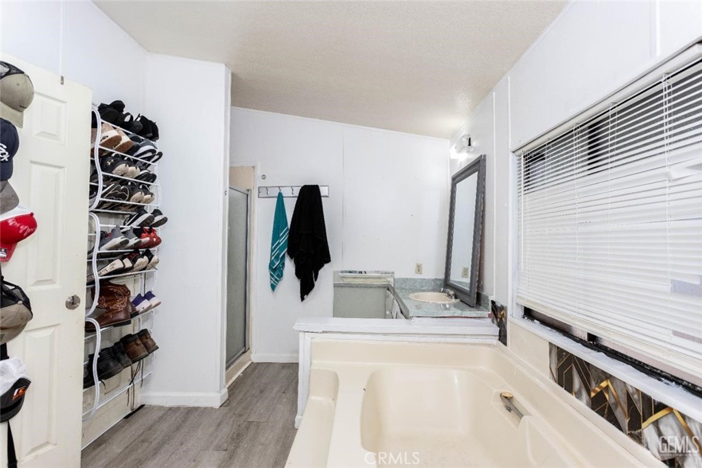 Manufactured In Park for sale at 975 N H 41, Tulare CA featuring 3 beds and 2 baths