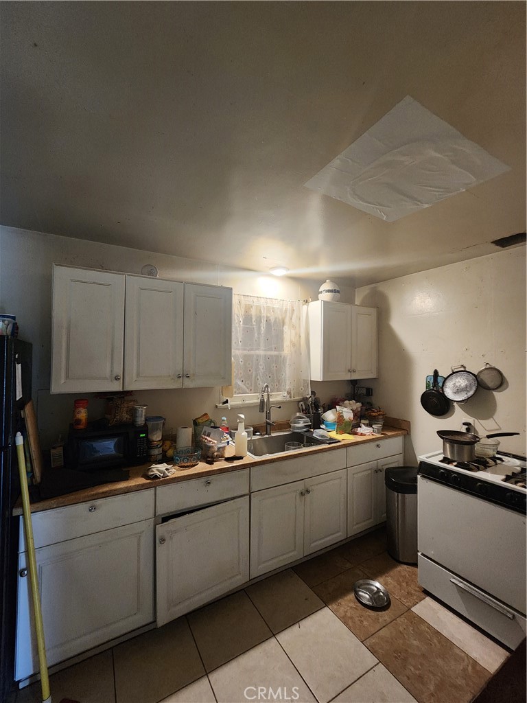 Residential for sale at 712 S Vicentia, Corona CA featuring 1 bed and 1 bath