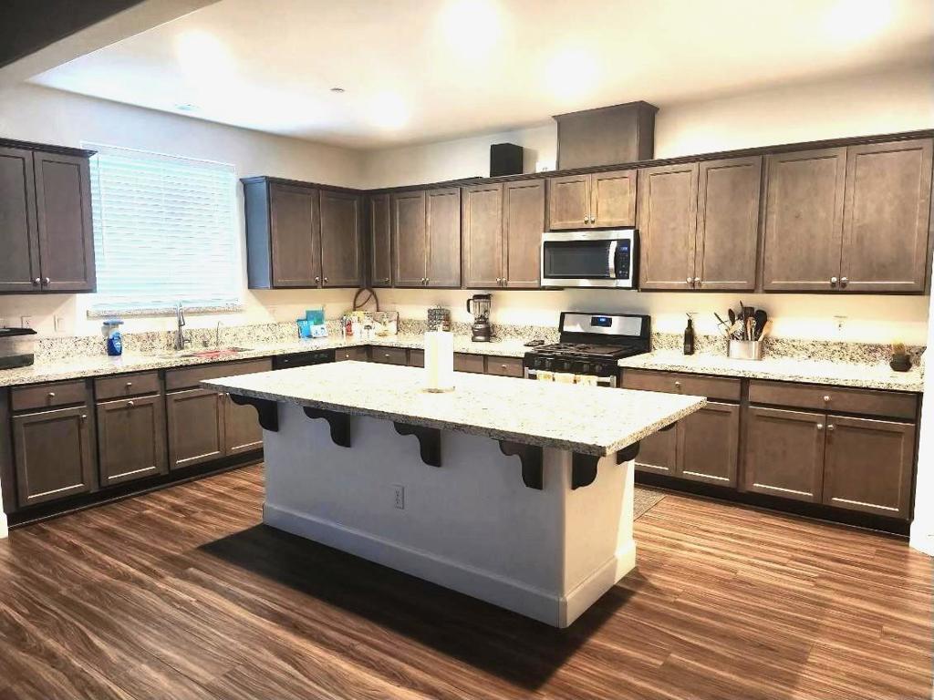 Residential for sale at 401 Manuel Court, Los Banos CA featuring 5 beds and 3 baths