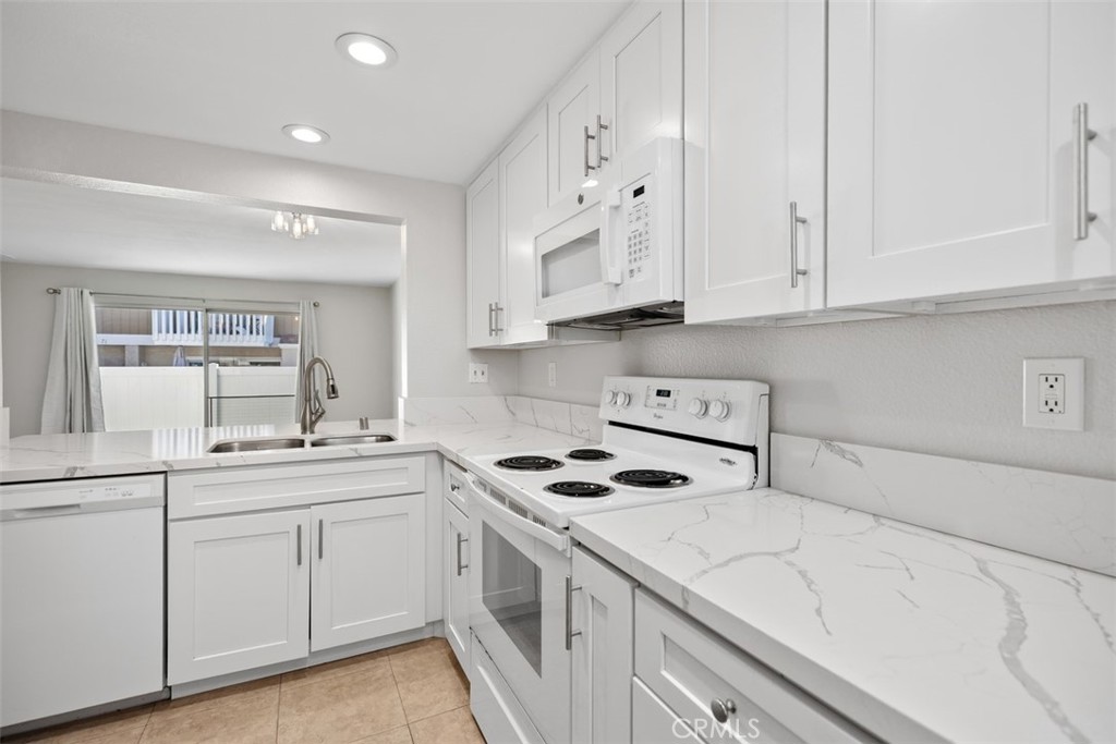 Residential Lease for rent at 63 Bentwood, Aliso Viejo CA featuring 2 beds and 2 baths