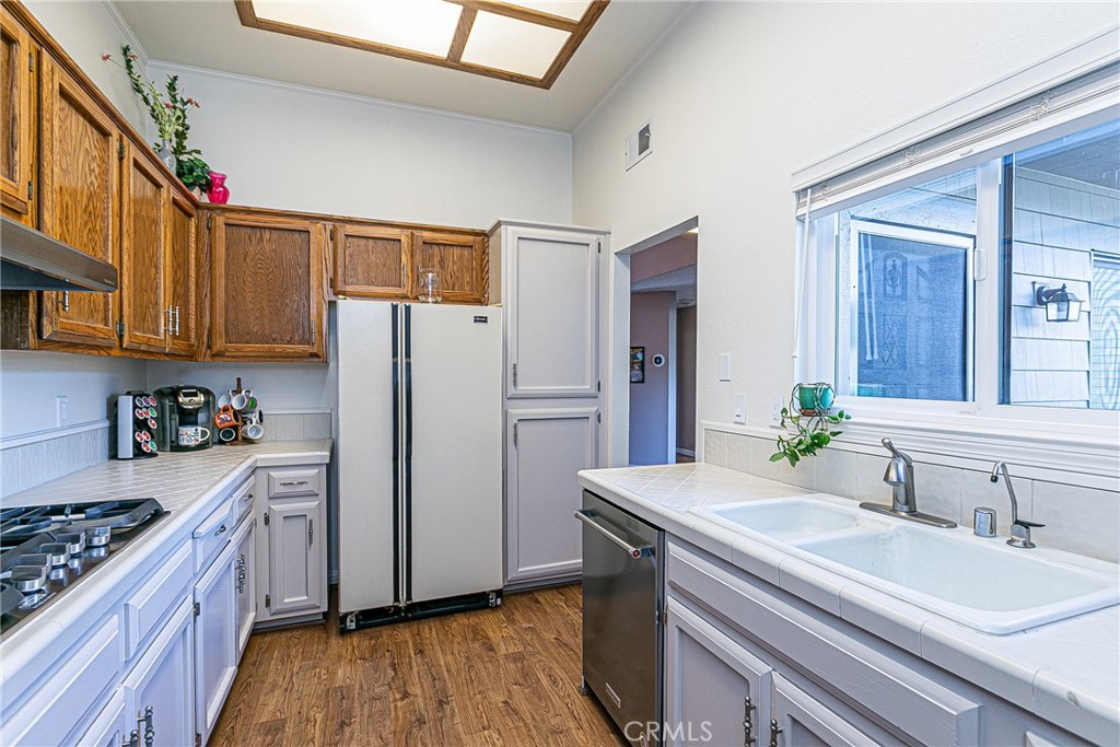 Residential for sale at 1412 Oakridge Park, Santa Maria CA featuring 2 beds and 2 baths