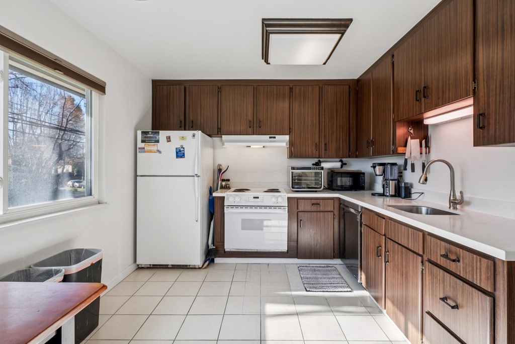 Residential for sale at 1401 Cottage St D, Alameda CA featuring 2 beds and 2 baths
