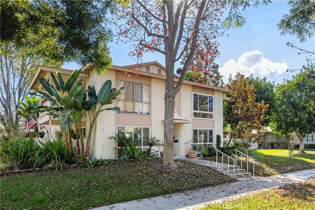 Residential for sale at 77 Calle Aragon Q, Laguna Woods CA featuring 1 bed and 1 bath