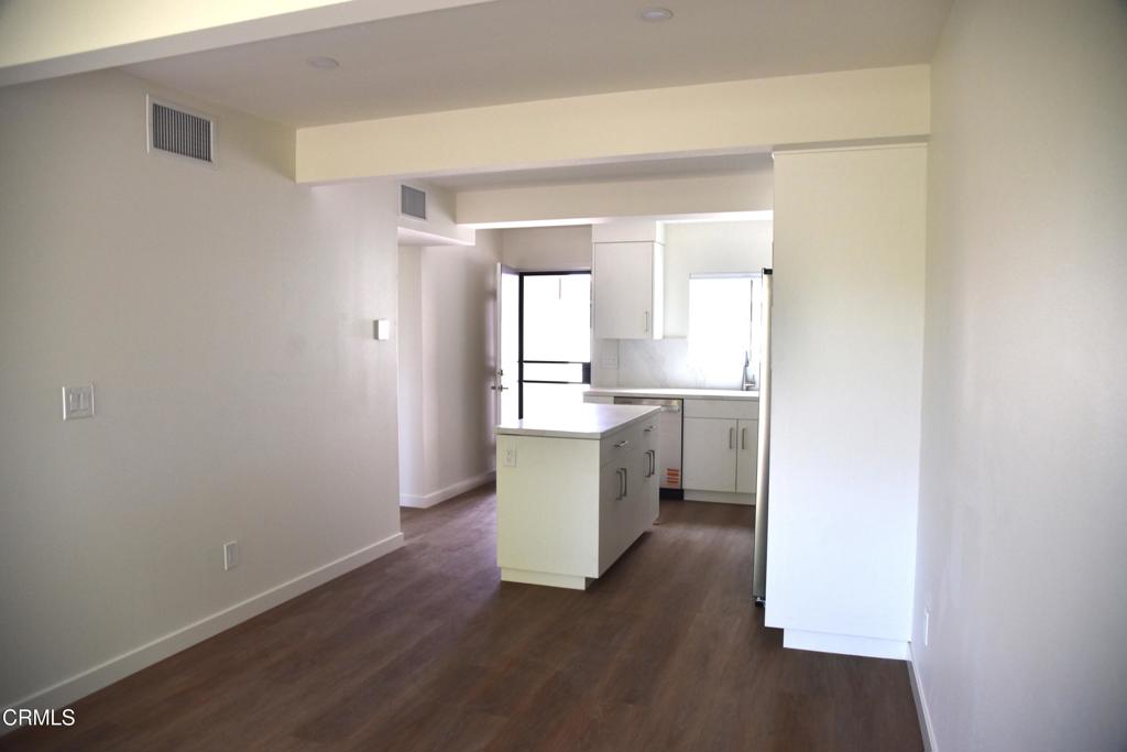 Residential Lease for rent at 61 Redwood Avenue, Ventura CA featuring 2 beds and 1 bath