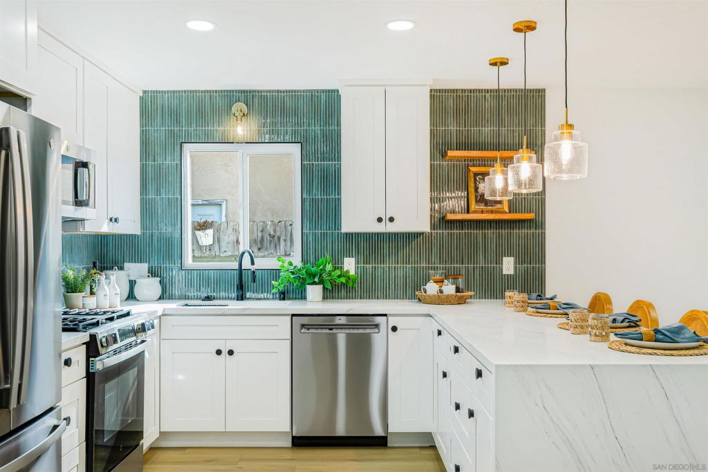 Residential for sale at 4820 Siesta Dr, Oceanside CA featuring 3 beds and 2 baths