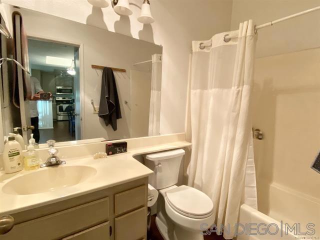 Residential Lease for rent at 2020 Camino De La Reina 204, San Diego CA featuring 2 beds and 2 baths