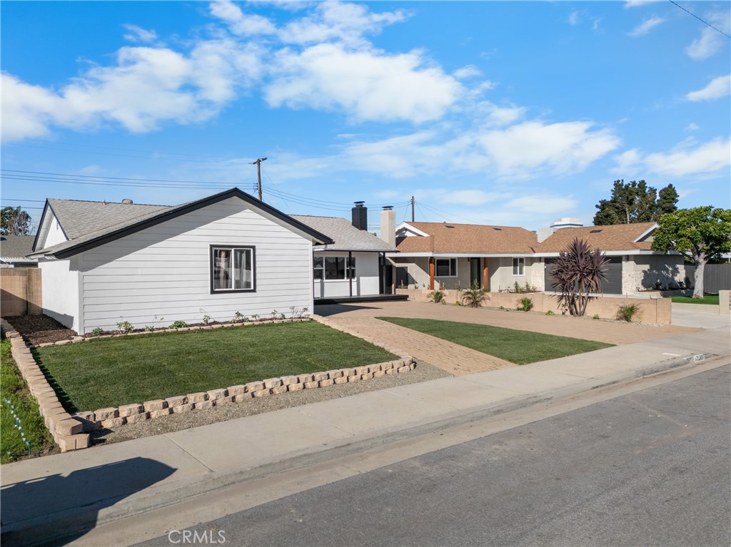 Residential for sale at 17391 Meer Circle, Huntington Beach CA featuring 3 beds and 2 baths