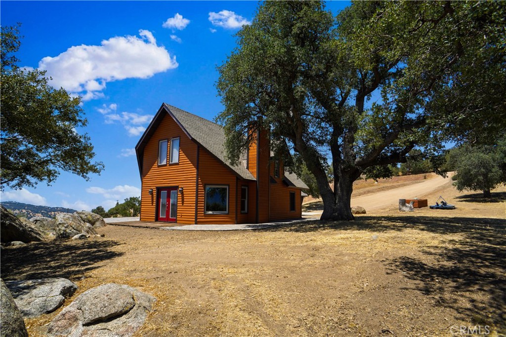Residential Lease for rent at 29400 Skyline Drive, Tehachapi CA featuring 2 beds and 1 bath