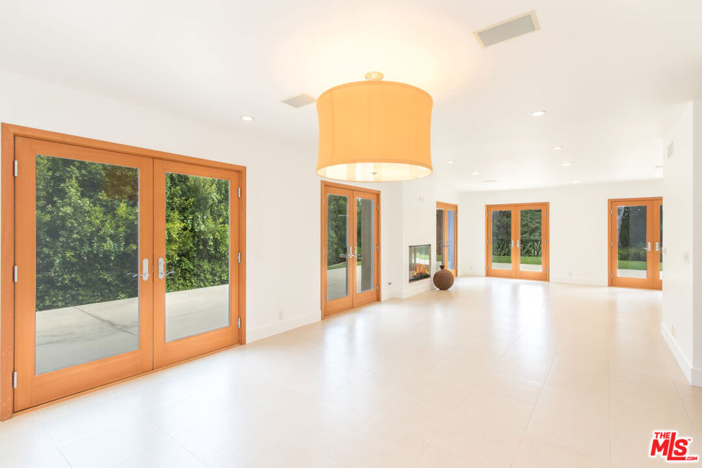 Residential Lease for rent at 28929 Wight Road, Malibu CA featuring 4 beds and 5 baths