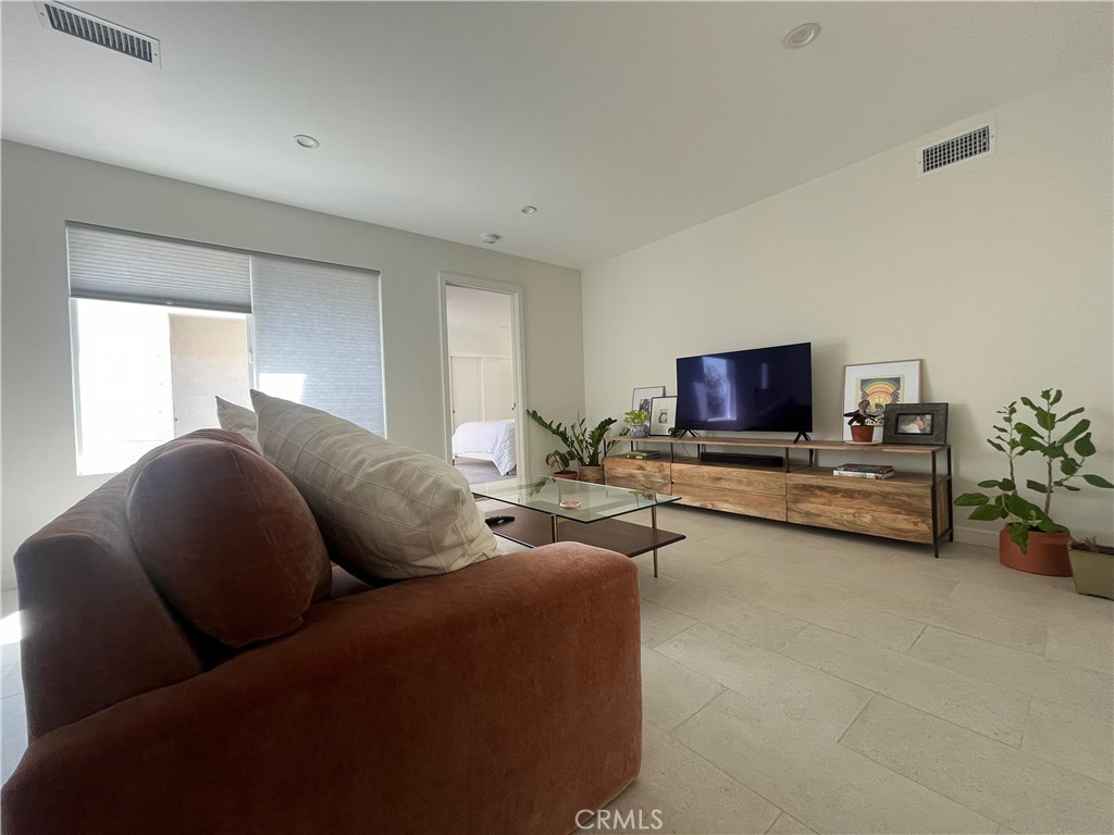 Residential Lease for rent at 43342 Callaway Court B, Palm Desert CA featuring 2 beds and 2 baths