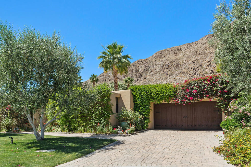 Residential Lease for rent at 76900 Avenida Fernando, La Quinta CA featuring 4 beds and 5 baths