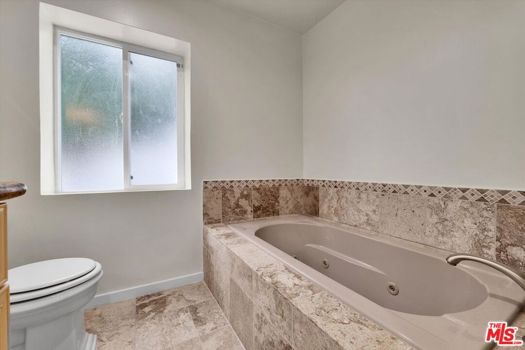 Residential Lease for rent at 1713 Queens Court, Los Angeles CA featuring 4 beds and 4 baths