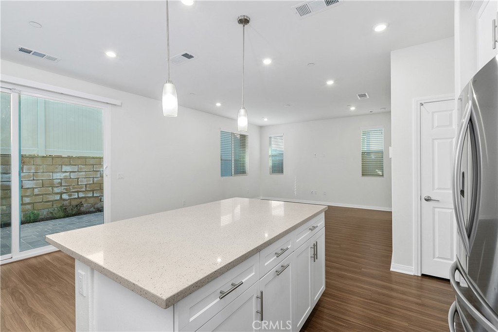 Residential Lease for rent at 913 Helena Ridge, Lake Elsinore CA featuring 3 beds and 3 baths