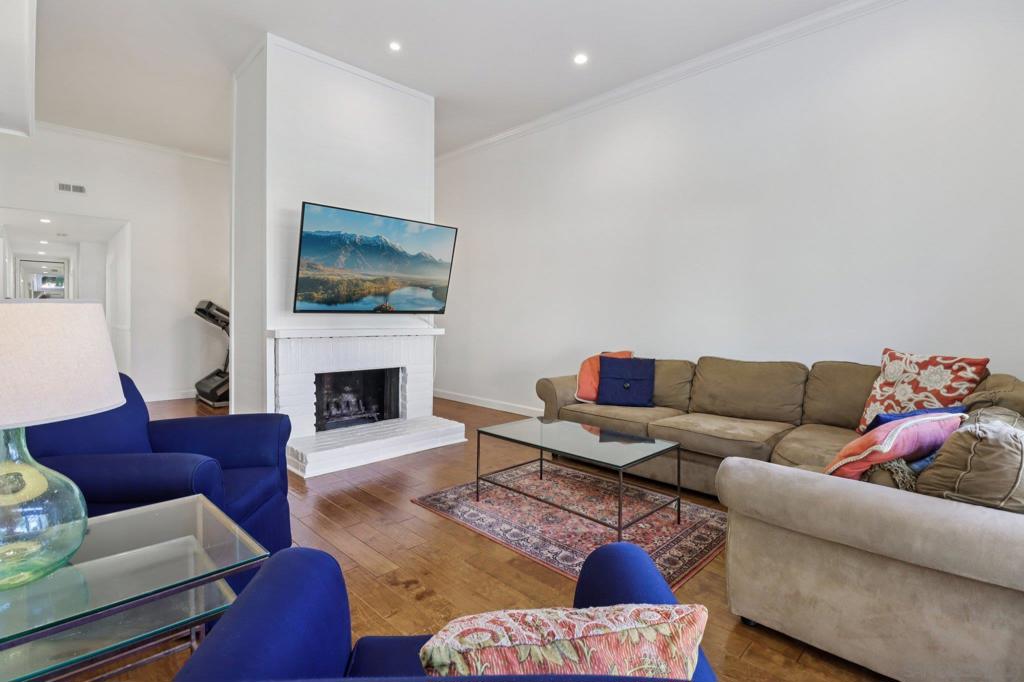 Residential for sale at 816 Caminito Azul, Carlsbad CA featuring 3 beds and 2 baths