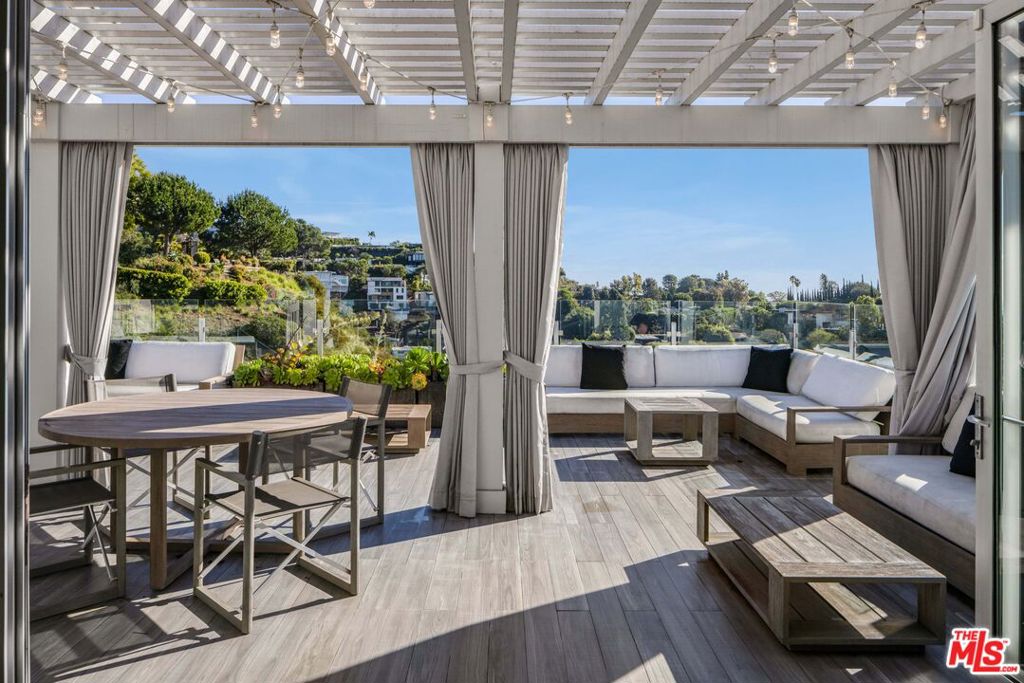 Residential Lease for rent at 9318 Warbler Way, Los Angeles CA featuring 3 beds and 4 baths