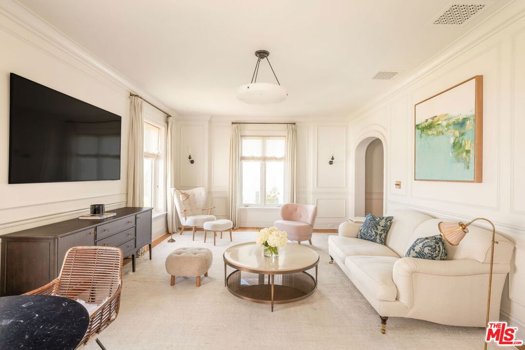 Residential Lease for rent at 1424 N Crescent Heights Boulevard 48, Los Angeles, Los Angeles County CA featuring 1 bed and 2 baths