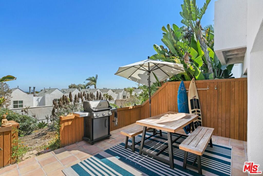 Residential Lease for rent at 28711 Pacific Coast Highway 7, Malibu CA featuring 2 beds and 2 baths
