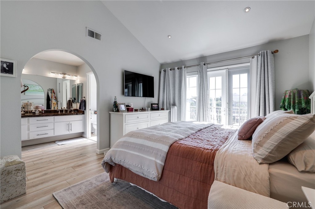 Residential Lease for rent at 884 Halyard, Newport Beach CA featuring 2 beds and 3 baths