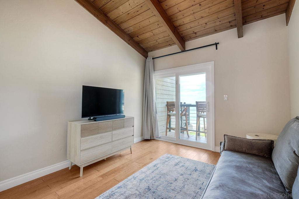 Residential Lease for rent at 940 Sealane Drive 10, Encinitas CA featuring 2 beds and 2 baths