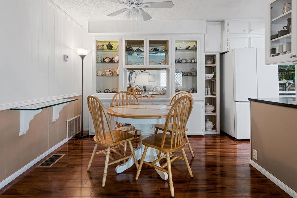 Manufactured In Park for sale at 138 Piccadilly Street, Rancho Mirage CA featuring 2 beds and 2 baths