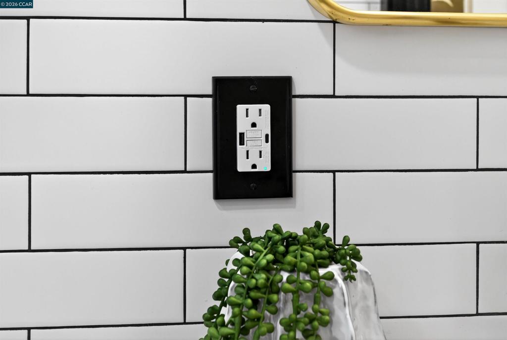 Residential for sale at 464 Coralie Dr, Walnut Creek CA featuring 3 beds and 1 bath