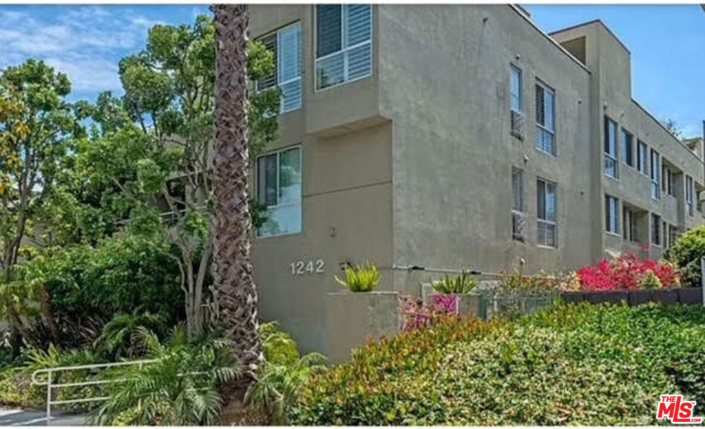 Residential Lease for rent at 1242 9th 2A, Santa Monica CA featuring 2 beds and 2 baths