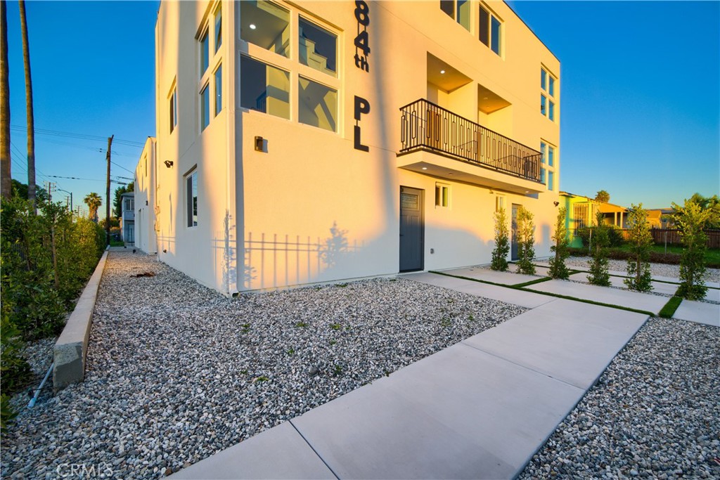 Residential Lease for rent at 803 E 84th Place, Los Angeles CA featuring 5 beds and 5 baths