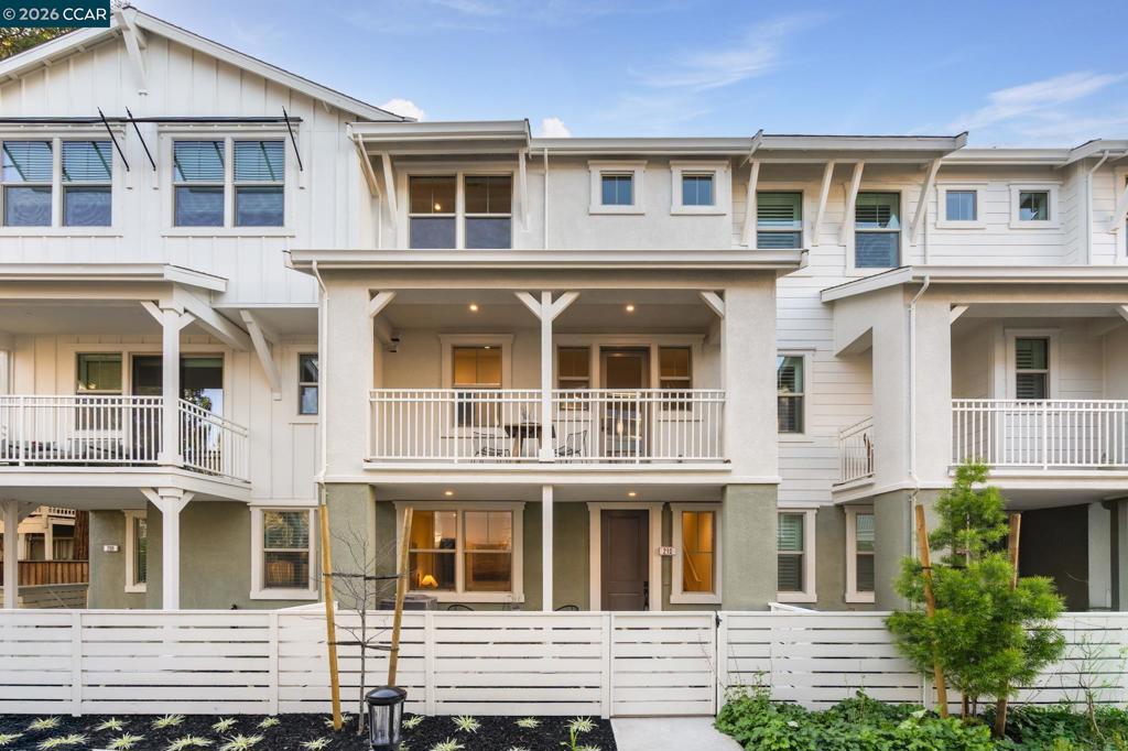 Residential for sale at 210 Oak Circle, Walnut Creek CA featuring 4 beds and 4 baths