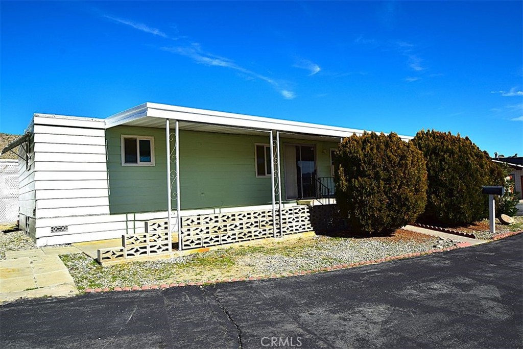Manufactured In Park for sale at 56254 29 Palms Highway 52, Yucca Valley CA featuring 2 beds and 1 bath
