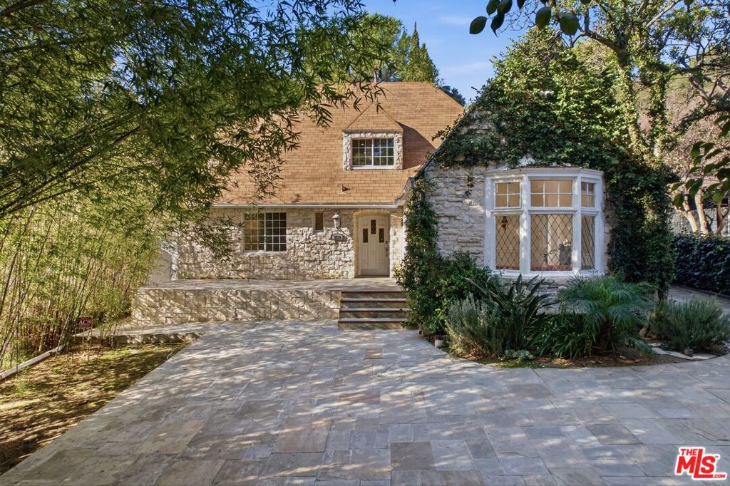 Residential for sale at 2633 N Commonwealth Avenue, Los Angeles CA featuring 9 beds and 10 baths