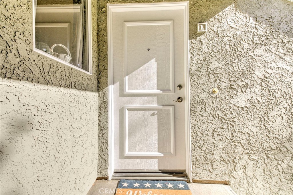 Residential for sale at 27620 Susan Beth way L, Saugus CA featuring 1 bed and 1 bath