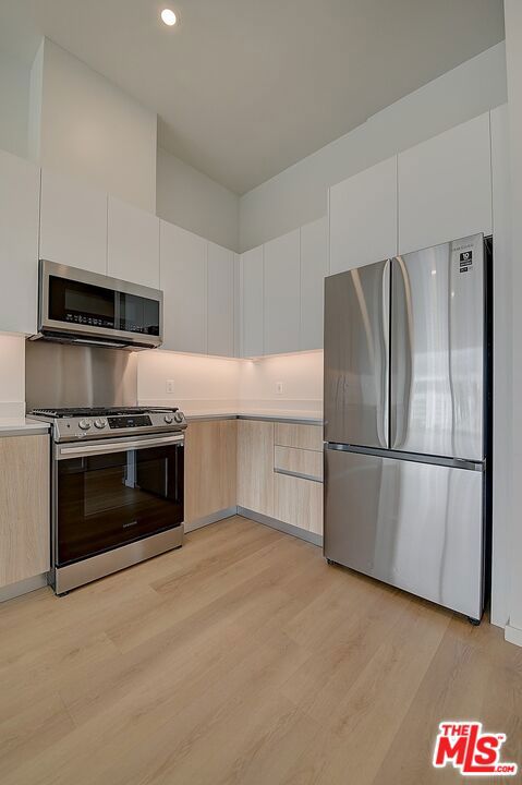 Residential Lease for rent at 200 W Ocean Boulevard 308, Long Beach CA featuring 1 bed and 1 bath