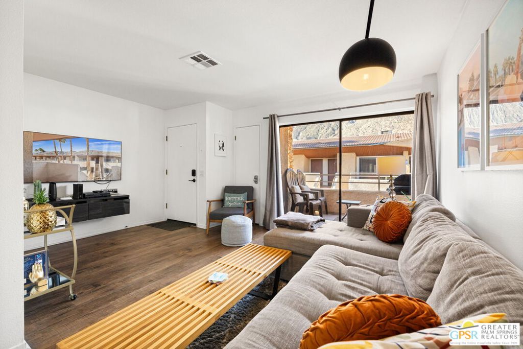 Residential for sale at 470 S Calle Encilia B15, Palm Springs CA featuring 1 bed and 1 bath