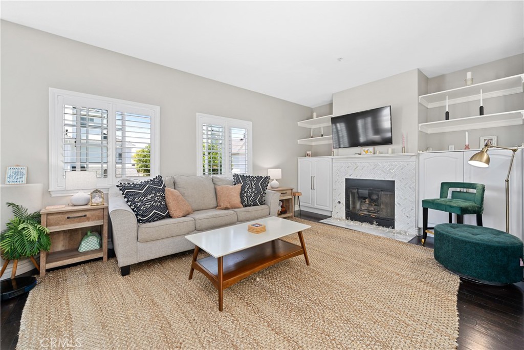 Residential for sale at 18723 Chapel Lane, Huntington Beach CA featuring 2 beds and 3 baths