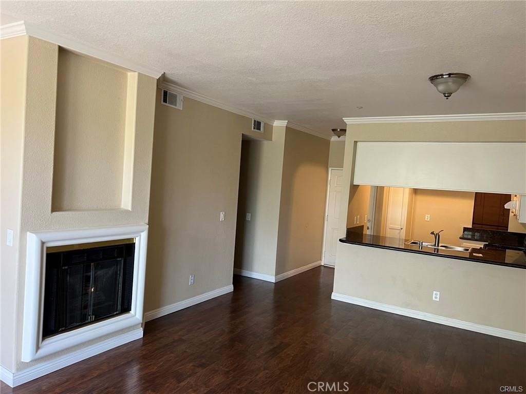 Residential Lease for rent at 555 Maine Avenue 203, Long Beach CA featuring 2 beds and 2 baths