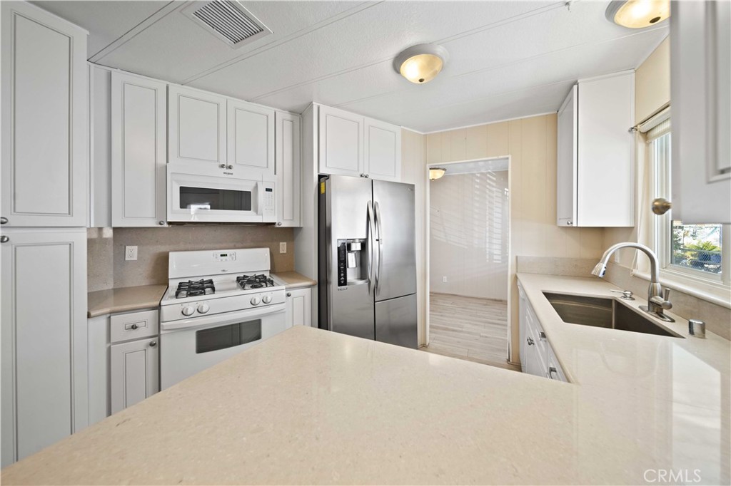 Manufactured In Park for sale at 15750 Arroyo, Moorpark CA featuring 3 beds and 2 baths