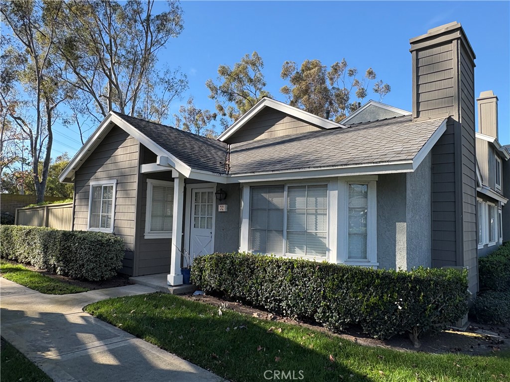 Residential Lease for rent at 32 Fairside, Irvine CA featuring 3 beds and 2 baths