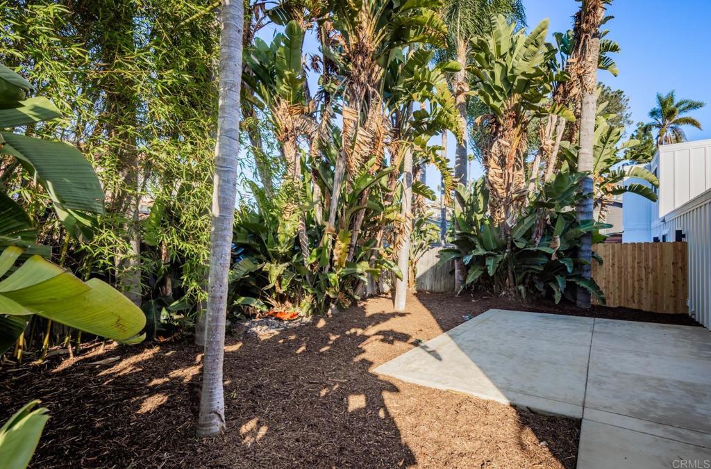 Residential for sale at 250 258 Hillcrest Drive, Encinitas CA featuring 9 beds and 11 baths