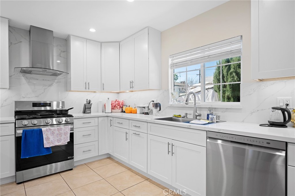 Residential Lease for rent at 1520 Orange Grove, Glendale CA featuring 2 beds and 2 baths