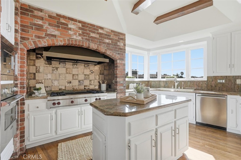 Residential for sale at 1413 Via Castilla, Palos Verdes Estates CA featuring 6 beds and 6 baths