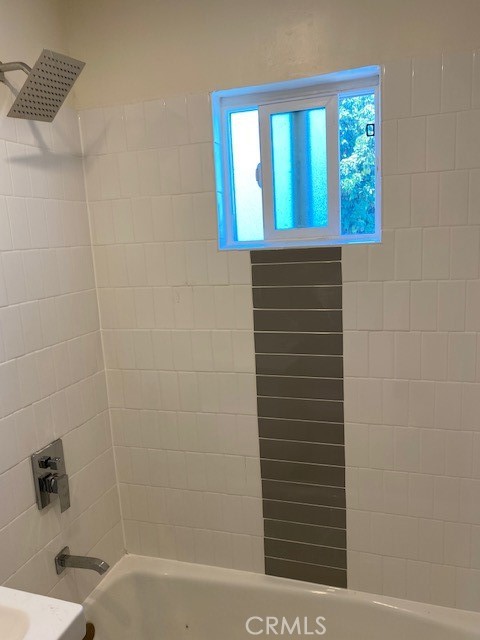 Residential Lease for rent at 511 E Washington, Santa Ana CA featuring 2 beds and 1 bath