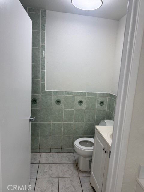 Residential Lease for rent at 600 W 3rd St B113, Santa Ana CA featuring 2 beds and 1 bath