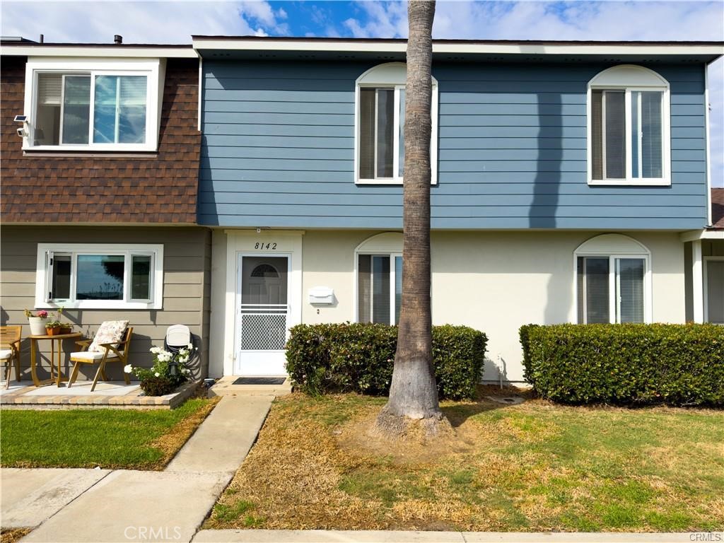 Residential Lease for rent at 8142 Foxhall, Huntington Beach CA featuring 3 beds and 3 baths