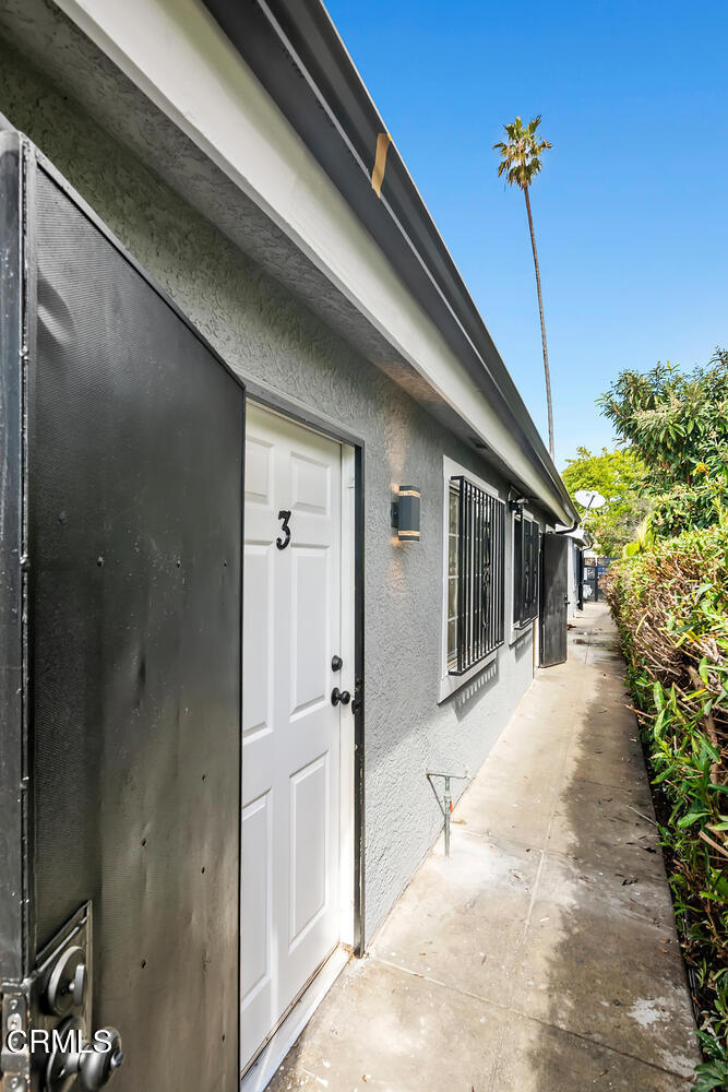 Residential Lease for rent at 532 E 97th Street 3, Inglewood CA featuring 8 beds and 6 baths