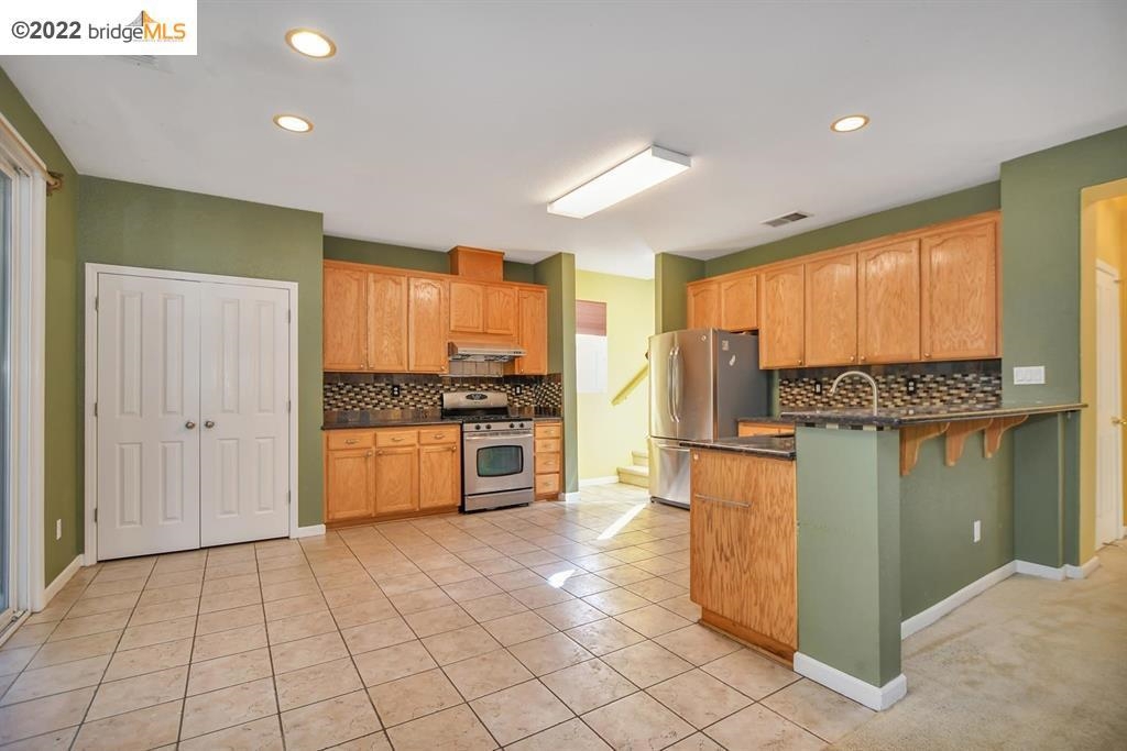 Residential Lease for rent at 5127 Plumwood Way, Antioch CA featuring 5 beds and 4 baths