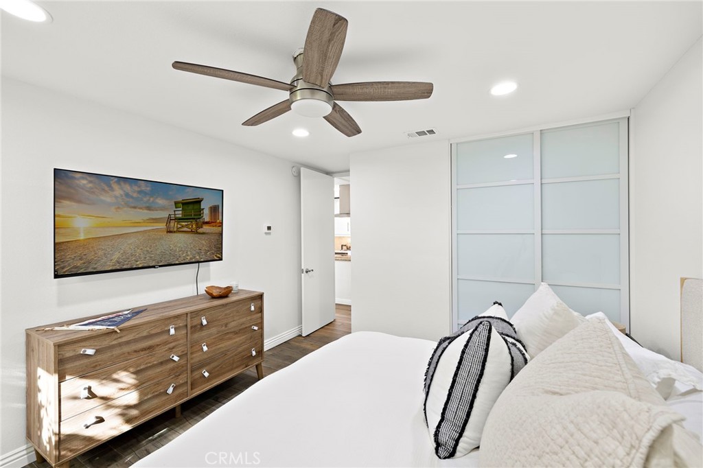 Residential for sale at 2119 Via Puerta #U, Laguna Woods CA featuring 2 beds and 1 bath