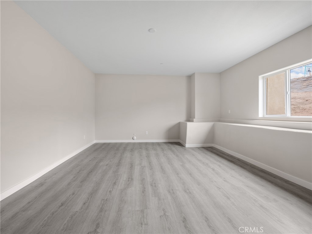 Residential for sale at 8411 Buckthorn, Hesperia CA featuring 5 beds and 5 baths