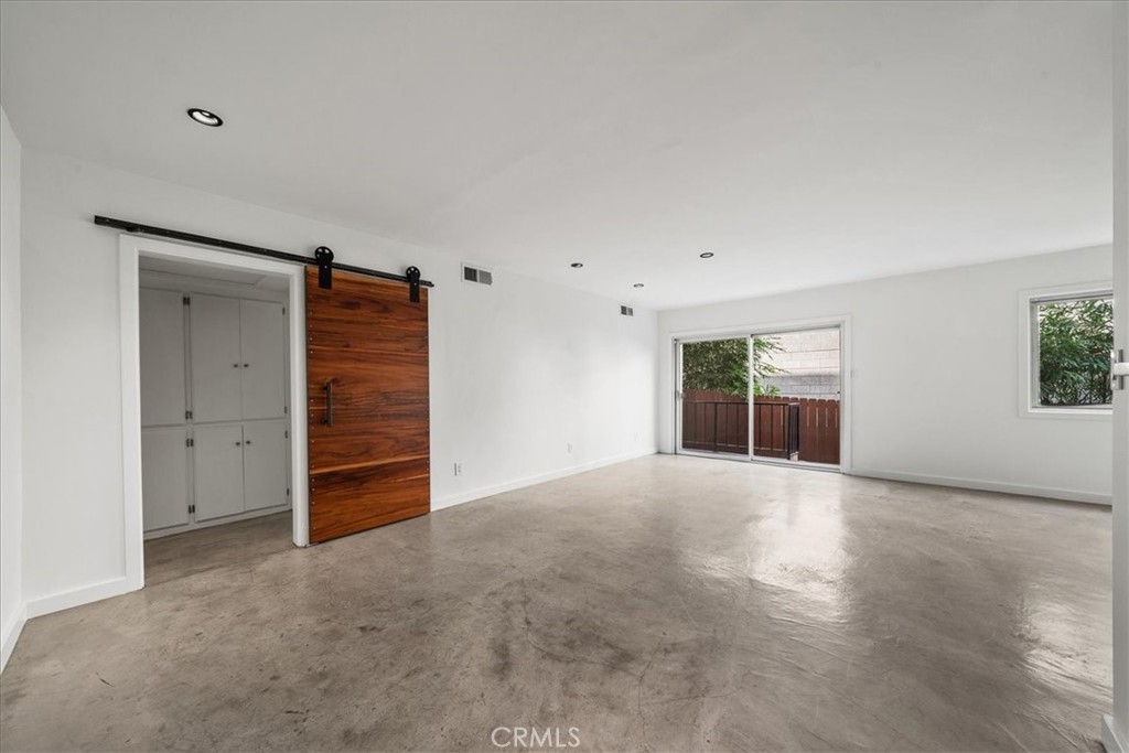 Residential for sale at 1045 N Kings Road, West Hollywood CA featuring 1 bed and 1 bath