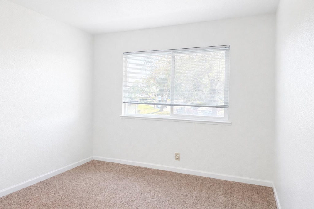 Residential for sale at 34749 Alvarado Niles Rd 4, Union City CA featuring 2 beds and 1 bath