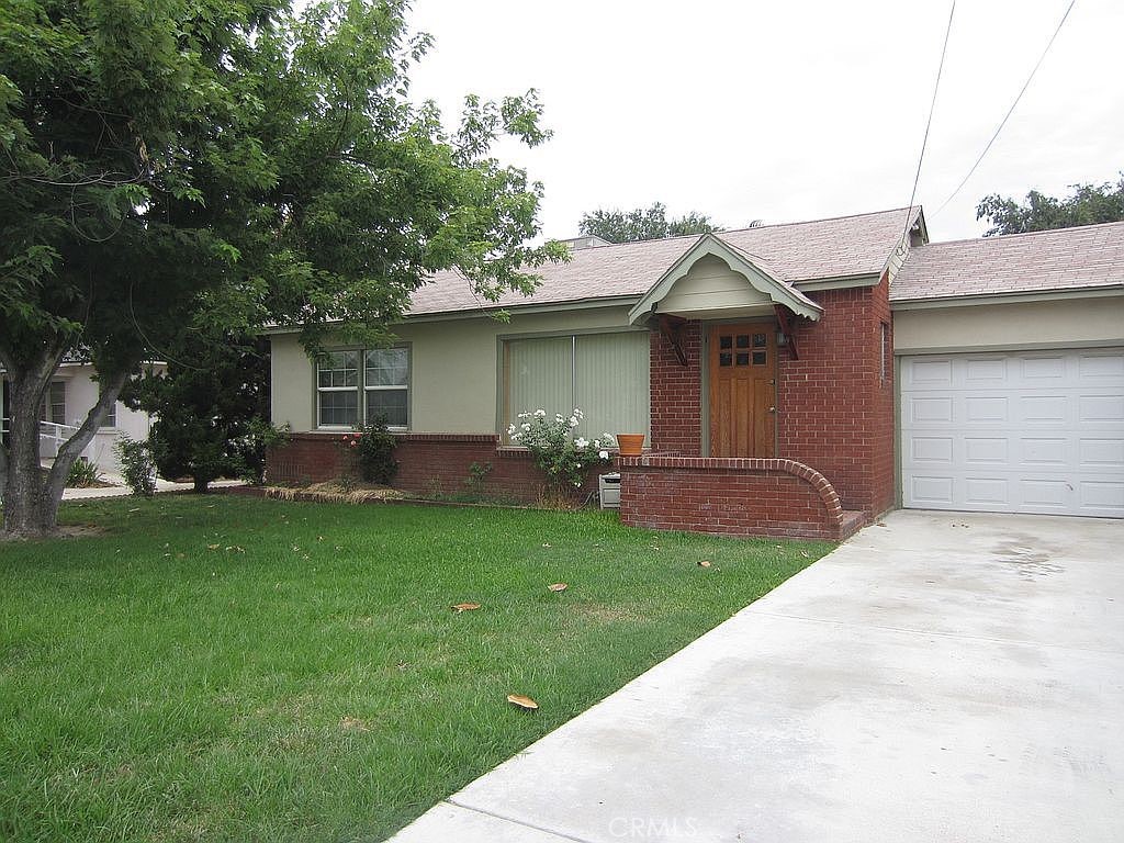 Residential Lease for rent at 25824 Lomas Verdes, Redlands CA featuring 2 beds and 1 bath